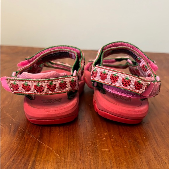 Teva Sz 8 Toddler Strawberry Pattern - Picture 3 of 5